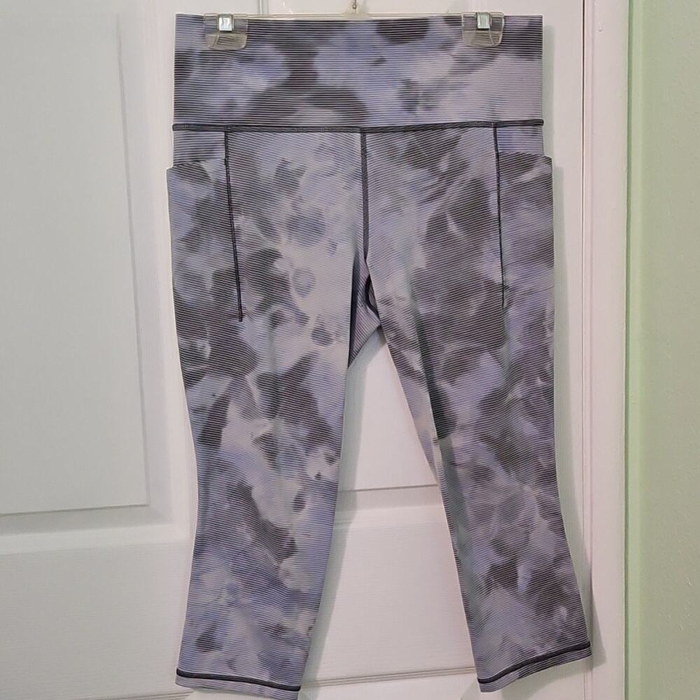 Athleta Salutation Stash Pocket II Capri Sz L